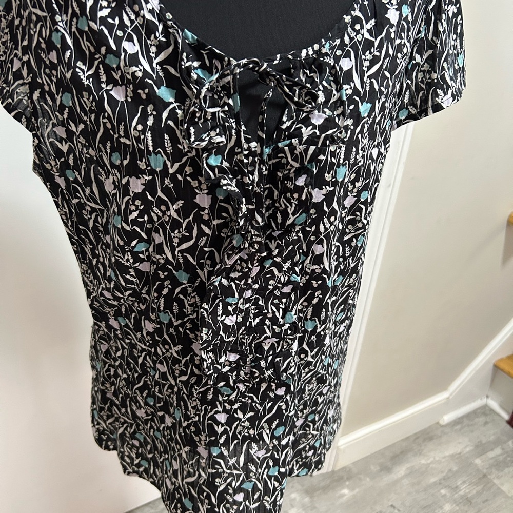 Floral Black and White Women's flutter top